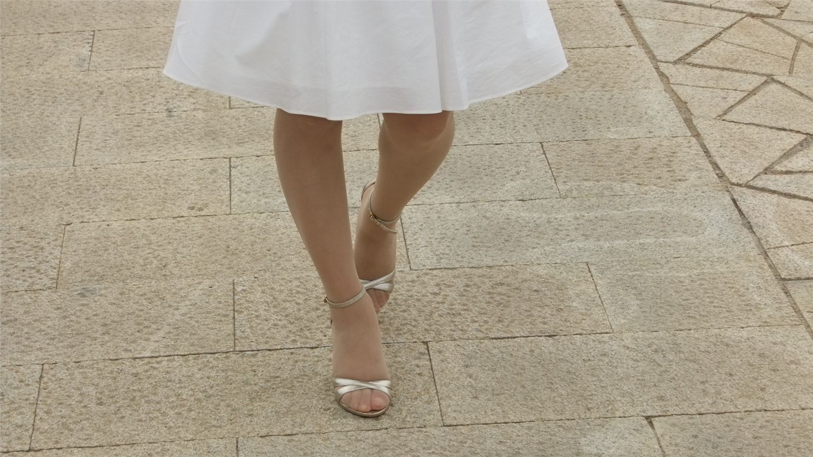 [户外街拍] 2013.08.21 旅游随拍超薄丝